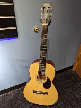 Акустическая гитара Eastman E10 OO Natural Gloss Finish Acoustic Guitar w/ Hardshell Case