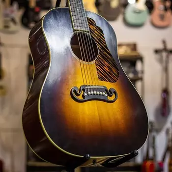 Акустическая гитара Gibson 1939 J-55 - выцветшие винтажные солнечные лучи в футляре с правильным периодом CSRS5539VS