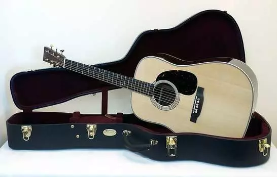 Акустическая гитара Martin D-28 Modern Deluxe Dreadnought Guitar with Case