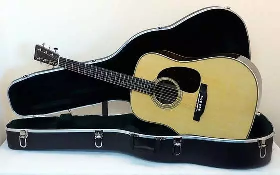 Акустическая гитара Martin HD-28 Standard Series Dreadnought Guitar with Case