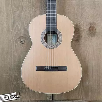Акустическая гитара Ortega Traditional Series Cedar Top Nylon String Acoustic Guitar R190 w/Gigbag