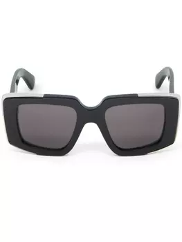 Alexander McQueen Eyewear солнцезащитные очки The Grip в геометричной оправе, черный