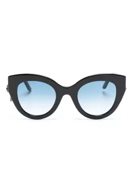 Alexander McQueen Eyewear солнцезащитные очки в круглой оправе с подвесками Skull, черный