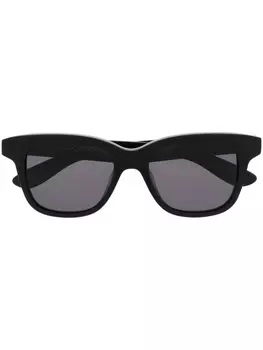 Alexander McQueen Eyewear солнцезащитные очки в квадратной оправе с логотипом, черный