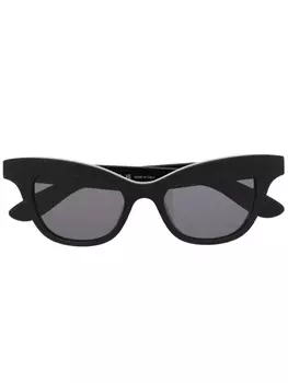 Alexander McQueen Eyewear солнцезащитные очки в оправе 'кошачий глаз', черный