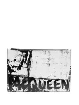 Alexander McQueen клатч с абстрактным принтом, черный