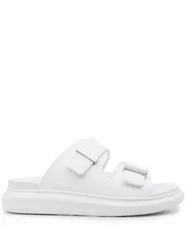 Alexander McQueen сандалии с пряжкой-логотипом, белый