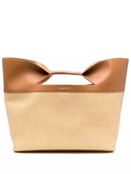Alexander McQueen соломенная сумка-тоут The Bow, нейтральный цвет