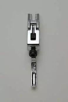 Allparts BP-2297-010 Низкое седло для низкопрофильного тремоло с блокировкой BP-2297-010 Low Saddle for Low Profile Locking Tremolo