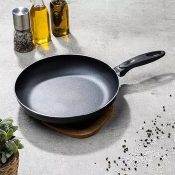 Алюминиевая сковорода 28см, толщина материала: 3,0мм HI