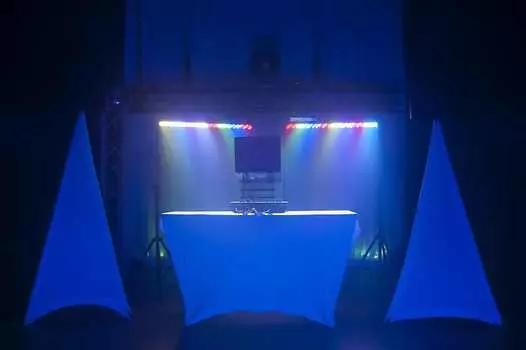 American DJ Mega Bar 42-дюймовая светодиодная цветная панель RGBA со звуковой активацией DMX Mega Bar 42" RGBA Sound Activated DMX LED Color Bar