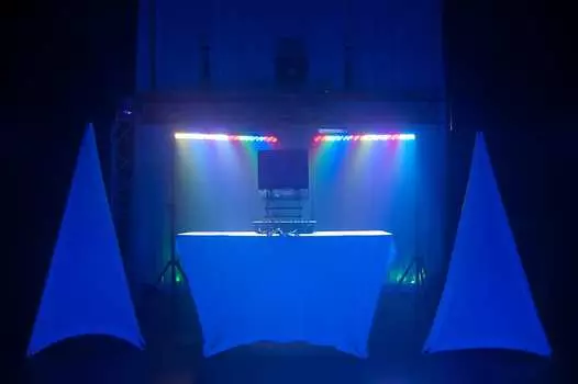 American DJ Mega Bar 42-дюймовая светодиодная цветная панель RGBA со звуковой активацией DMX MEGA-BAR-RGBA