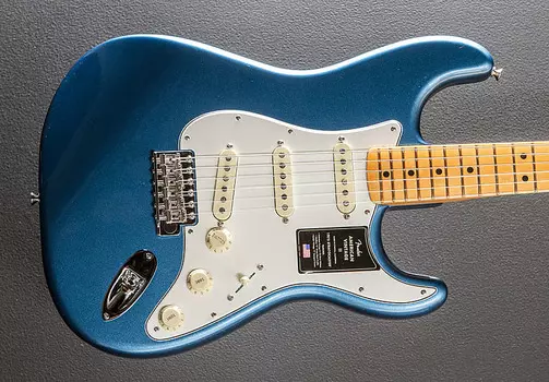 American Vintage II Stratocaster 1973 года — синий Лейк-Плэсид с кленом Fender American II Stratocaster - w/Maple