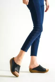 Анатомические тапочки для мам на мягкой удобной подошве на танкетке Capone Outfitters, черный