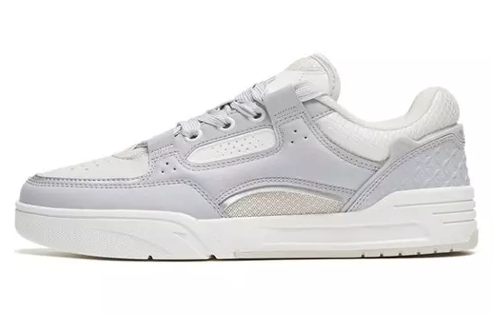 AOJIE Скейтбординговые туфли женские низкие серые/белые Anta