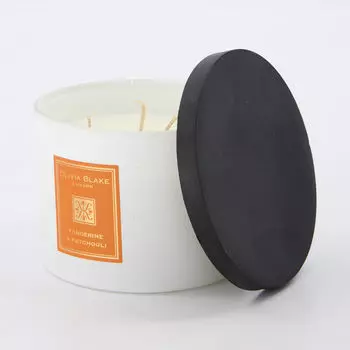 Ароматическая свеча мандарин и пачули 270г Olivia Blake