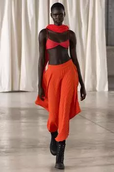 Асимметричная юбка со склисами ZARA, красный апельсин
