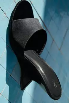 Асимметричные сандалии на танкетке ZARA, черный