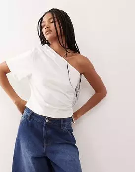 Асимметричный топ Reclaimed Vintage на одно плечо со сборками цвета экрю