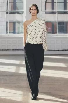 Асимметричный топ с подплечниками ZARA, черный/белый