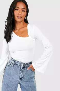 Асимметричный топ с расклешенными рукавами petite rib Boohoo, белый
