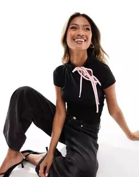 Асимметричный топ с воротником-стойкой и розовыми контрастными бантами ASOS черного цвета
