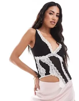 Асимметричный топ-жилет с белым кружевом черного цвета Edikted