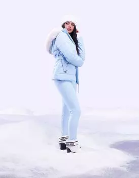 ASOS 4505 - Лыжная куртка с поясом и капюшоном с отделкой из искусственного меха