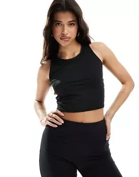 ASOS 4505 – Слегка укороченная черная майка с логотипом бренда