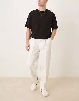 ASOS DESIGN элегантные зауженные брюки свободного кроя со складкой спереди белого цвета