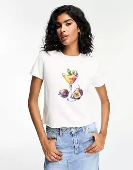 ASOS DESIGN — белая короткая и облегающая футболка с изображением коктейля из маракуйи