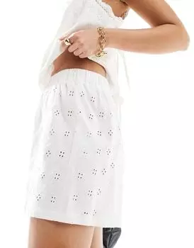 ASOS DESIGN – белые боксеры с английской вышивкой