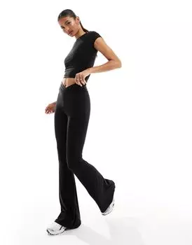 ASOS DESIGN — черные двухслойные брюки-клеш с V-образной талией, входят в комплект