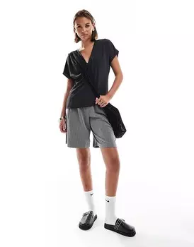 ASOS DESIGN – Черный топ с V-образным вырезом и короткими рукавами