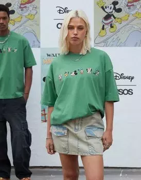 ASOS DESIGN – Disney – объемная футболка унисекс размытого зеленого цвета с изображением Микки Мауса и друзей
