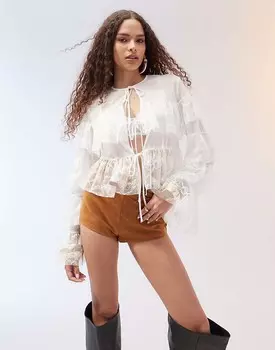 ASOS DESIGN – Многослойная блузка цвета слоновой кости с рюшами, кружевными вставками и завязкой спереди