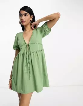 ASOS DESIGN – Приталенное мини-платье цвета хаки на шнуровке и связанной крючком вставке