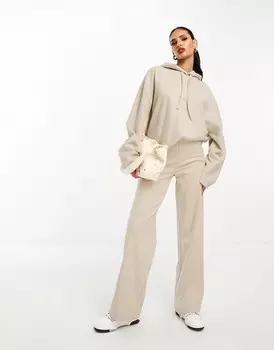 ASOS DESIGN — широкие джоггеры из очень мягкого трикотажа теплого кремового цвета, входят в комплект