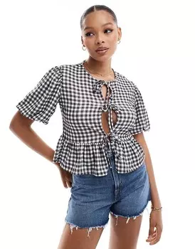 ASOS DESIGN — текстурированный топ в черную клетку с объемными рукавами и завязкой спереди