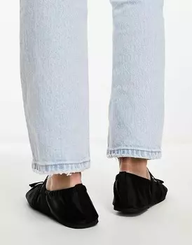 ASOS DESIGN Wide Fit – Los Angeles – Черные атласные балетки со рюшами