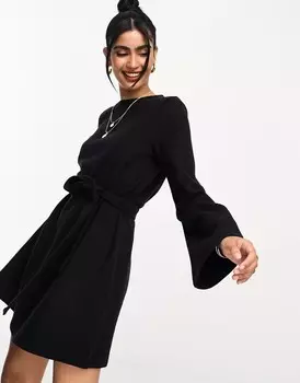 ASOS — пушистое супермягкое расклешенное платье-свитер черного цвета с поясом