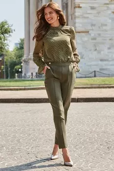 Атласная блузка с шевронным принтом Sosandar, зеленый