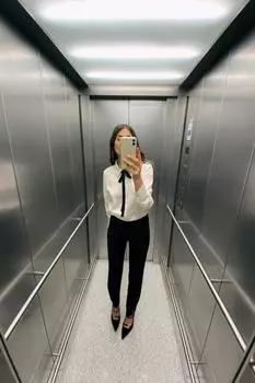 Атласная рубашка с бантом ZARA, экрю