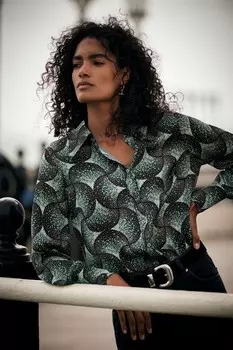 Атласная рубашка с геометрическим принтом Mint Velvet, зеленый