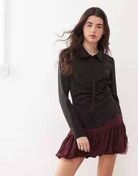 Атласная рубашка Weekday со сборками черного цвета