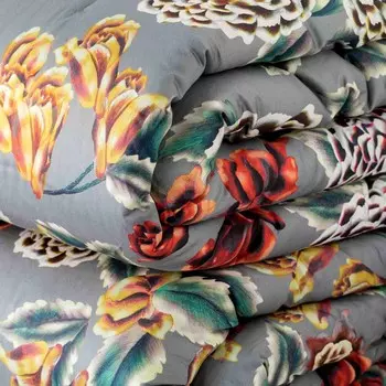 Атласное одеяло с гортензией (Reever) для двуспальной кровати Reever, серый