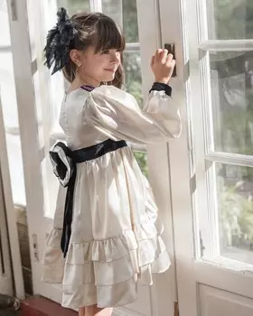 Атласное платье цвета шампанского с рюшами Evangeline Petite Maison Kids