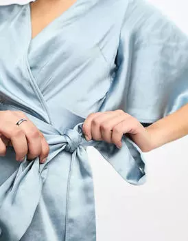 Атласное платье макси с рукавами ангела и запахом Six Stories Bridesmaids пыльно-синего цвета