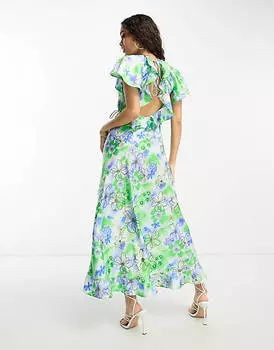 Атласное платье макси с запахом и оборками ASOS DESIGN Petite белого цвета с цветочным принтом