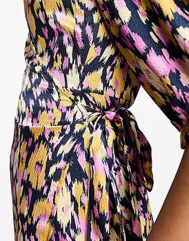 Атласное платье макси с запахом Vila с леопардовым принтом mutli